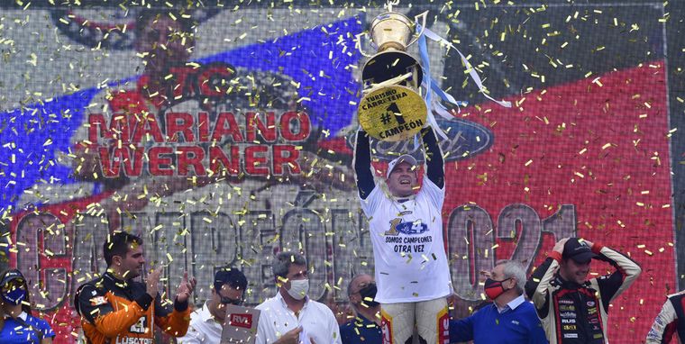 La felicidad de Werner en el podio de San Juan festejando un nuevo título.