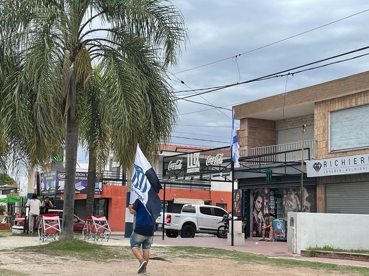Las calles de Córdoba palpitan la gran final con los colores azul y blanco.