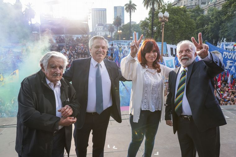 FOTO: Alberto, Cristina, Lula y Mujica, los oradores principales.