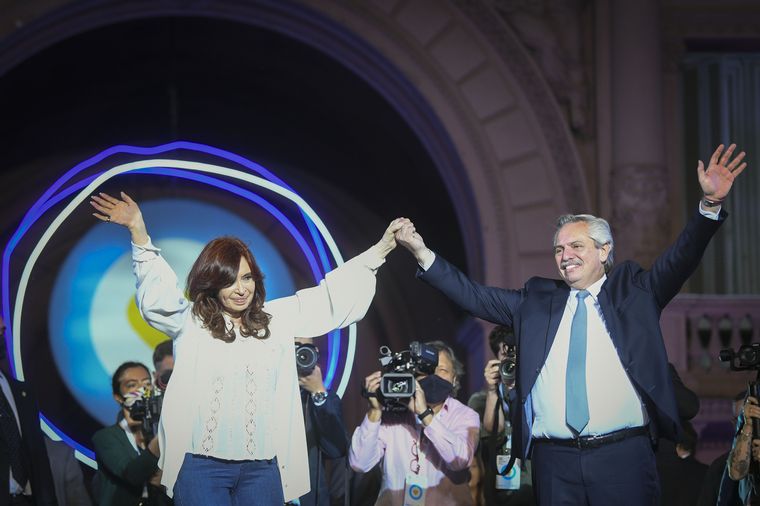 FOTO: Alberto Fernández y Cristina Kirchner, durante el acto por el Día de la Democracia.