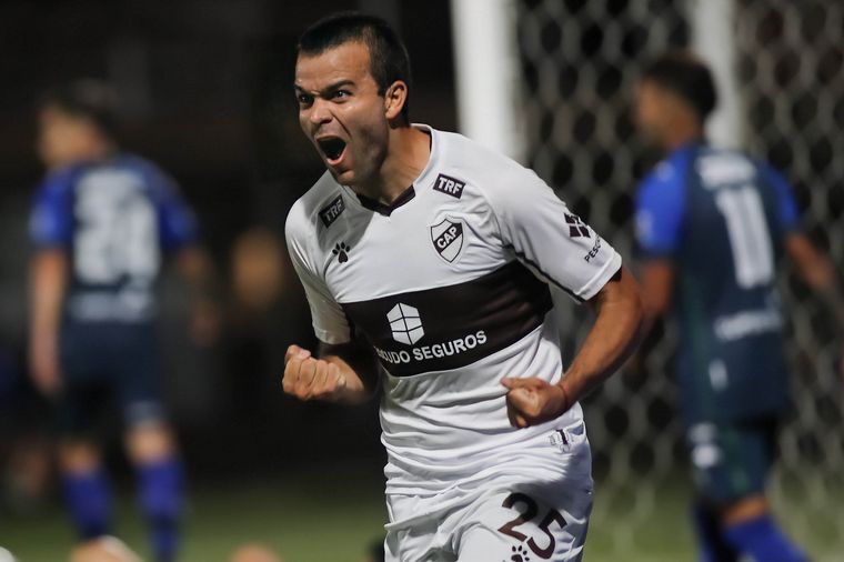 Platense logró un triunfo agónico en Vicente López con un gol de Schor. (Foto: NA)