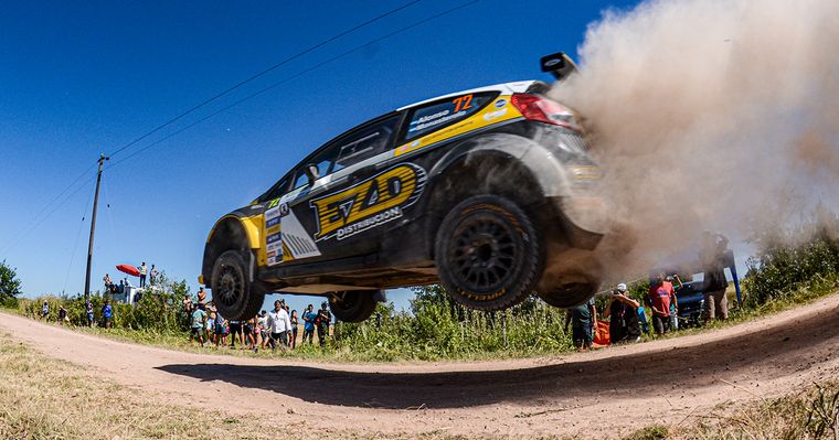 Gran Carrera de Alonso con su Fiesta, escolta en la General.