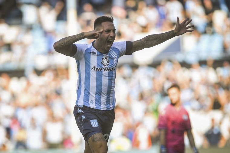 Con un doblete de Javier Correa, Racing clasificó a la Sudamericana.