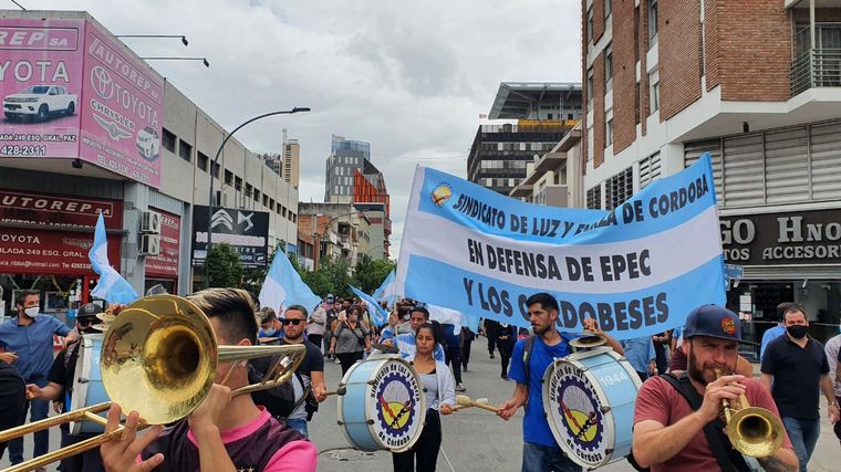 Hay cortes de calles por una manifestación de Luz y Fuerza