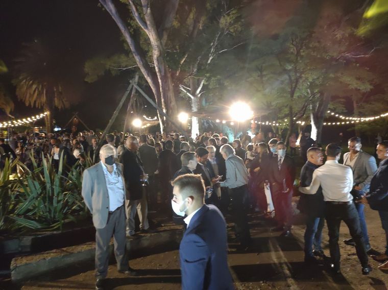 Hasta la madrugada, amigos, proveedores, directivos y medios cerraron el año.