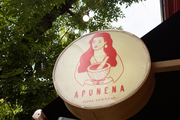 Apu, dialecto de filipino, significa “abuela”. "Nena" era la de Christina.