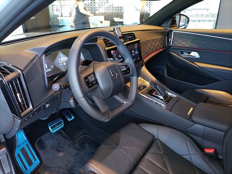 El refinamiento de los materiales nobles aplicado sobre amplias superficies.