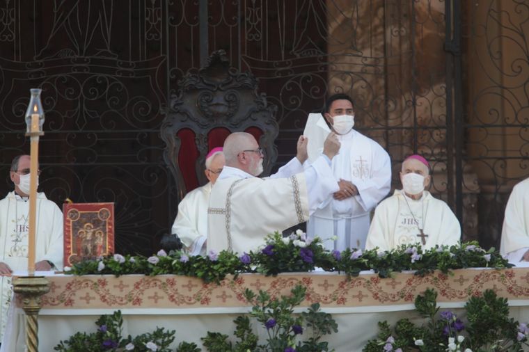 Ángel Rossi asume como arzobispo de Córdoba.