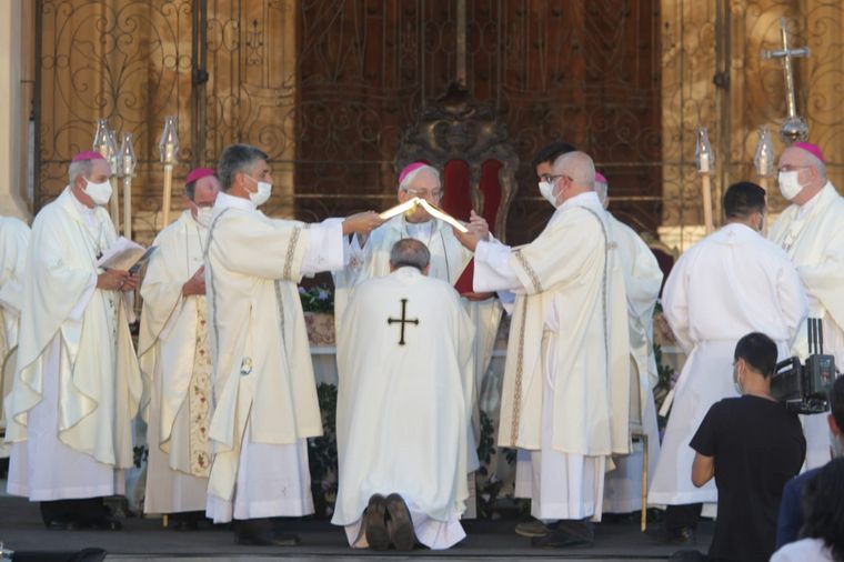 Ángel Rossi asume como arzobispo de Córdoba.