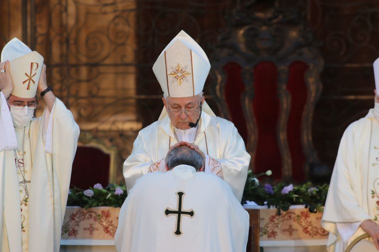 Ángel Rossi asume como arzobispo de Córdoba.