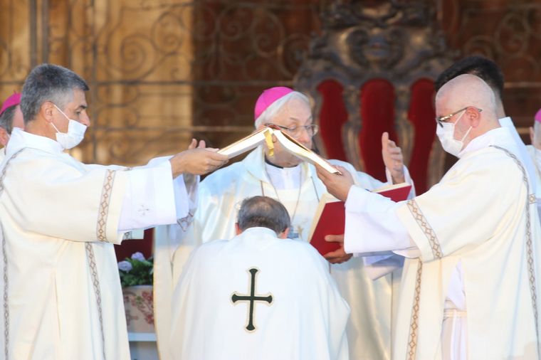 FOTO: Ángel Rossi asume como arzobispo de Córdoba.