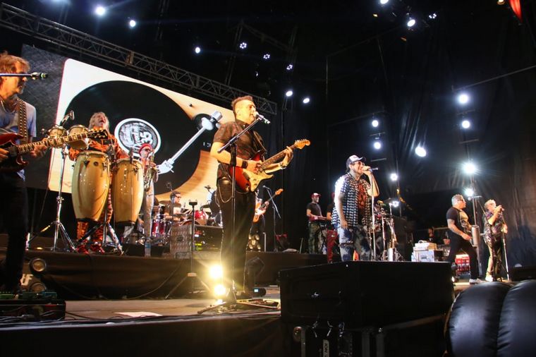 Los Auténticos Decadentes inauguraron la temporada en Carlos Paz