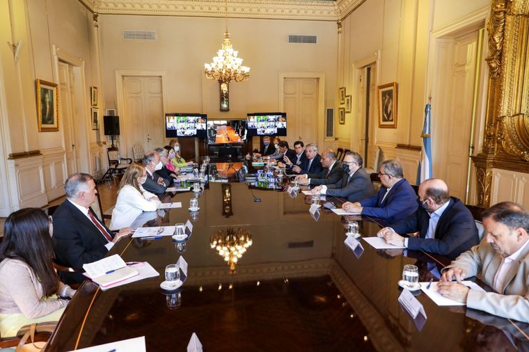 FOTO: Fernández mantiene una reunión de trabajo con gobernadores (Foto archivo)