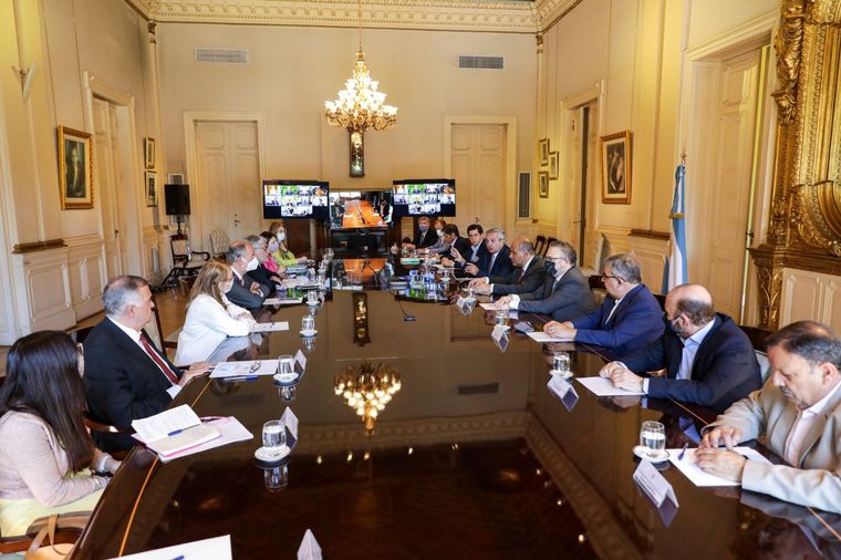 Fernández mantiene una reunión de trabajo con gobernadores (Foto archivo)
