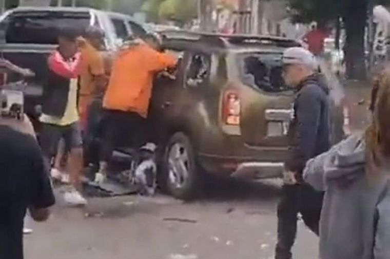 El violento hecho quedó registrado en videos.