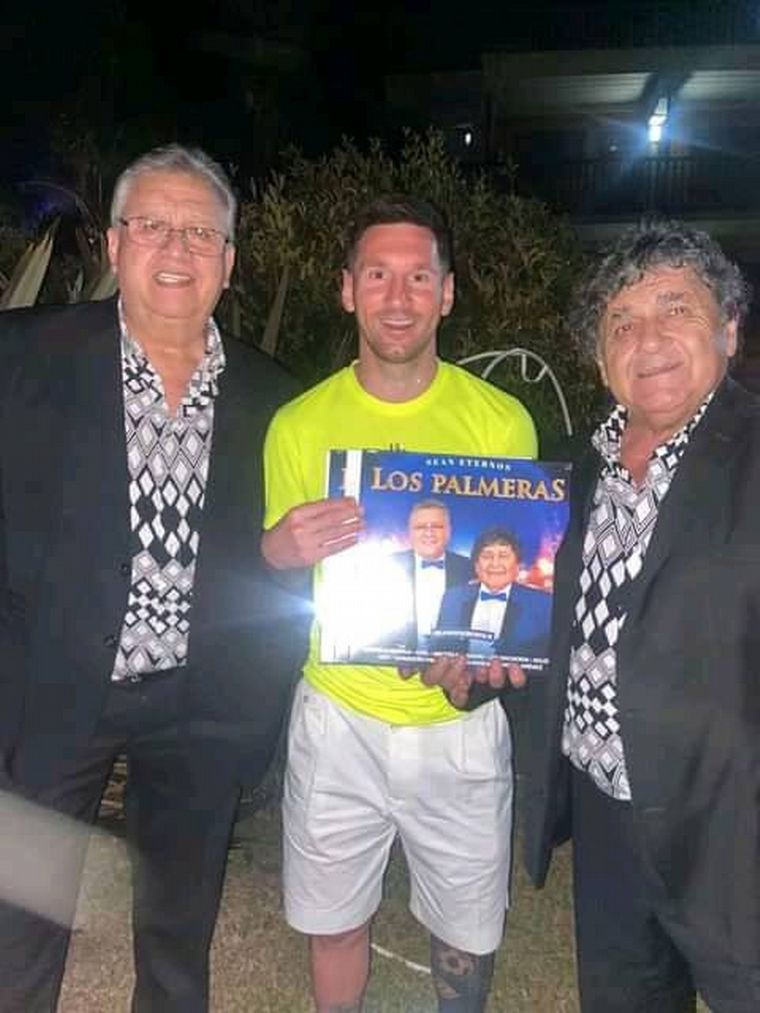 FOTO: Messi con Los Palmeras