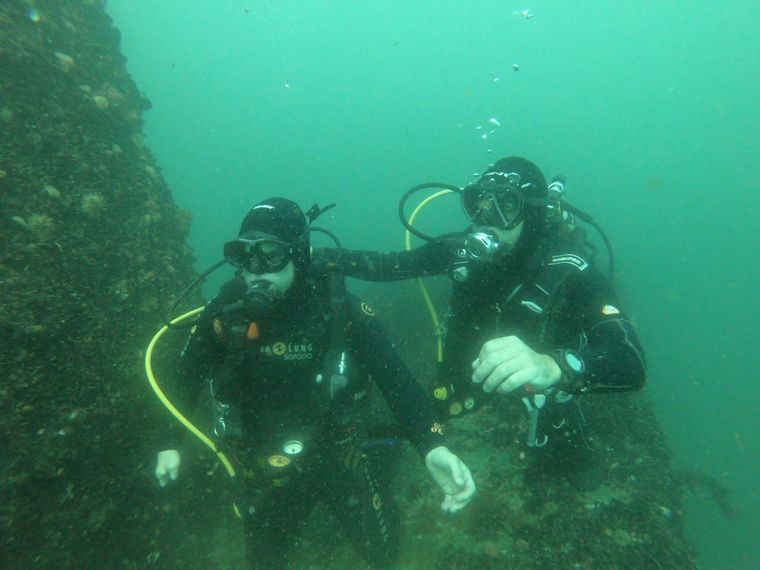 FOTO: Nacho y Bruno en el fondo del mar