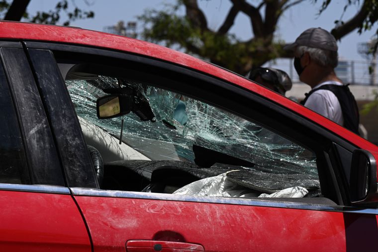 El hombre escapó en otro auto y fue posteriormente detenido.