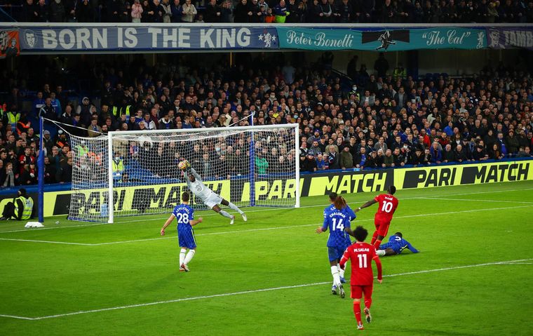 FOTO: Chelsea y Liverpool no se sacaron ventajas en Stamford Bridge.