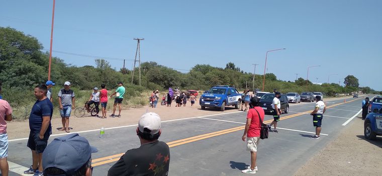 FOTO: Vecinos de Serrezuela cortaron ruta nacional 38 (Foto: Sierra Azul Serrezuela).