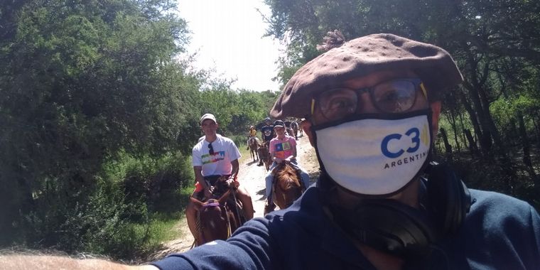 AUDIO: Orlando Morales recorrió a caballo un camping en La Falda