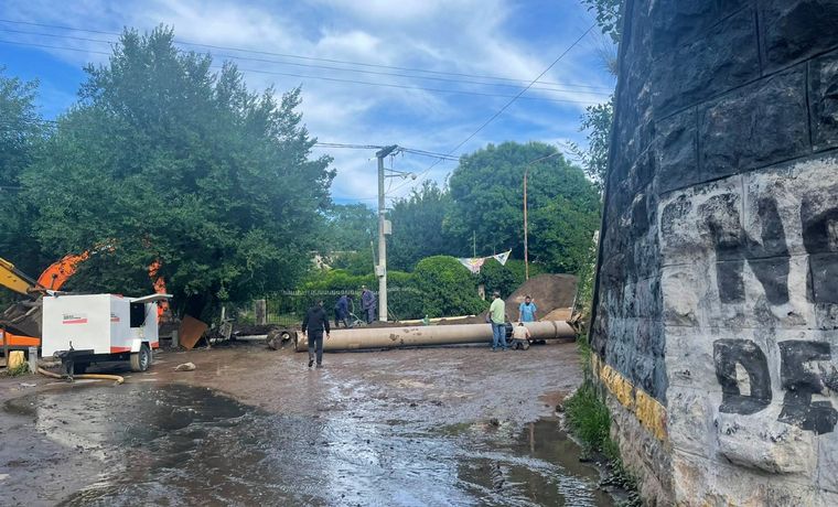 FOTO: Reparación del acueducto en La Calera.