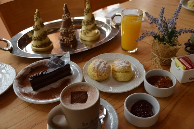 FOTO: Desayuno de lujo en una chocolatería belga de Bariloche
