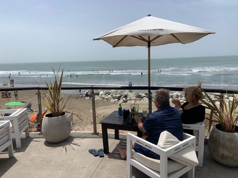 Quba, un café de mar ubicado en las playas de "La Feliz"