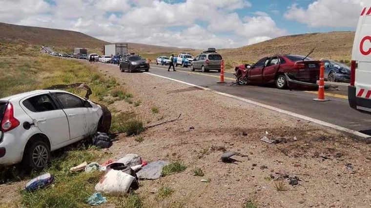 Cuatro personas murieron en un choque frontal en la Ruta 237 (Foto: Río Negro)