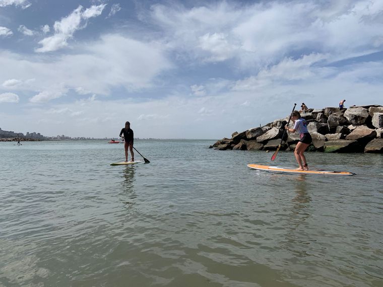 AUDIO: Mica Rodríguez desafió las olas con paddle surf en Mar del Plata