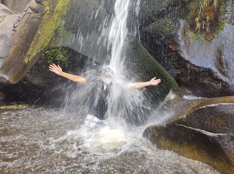 FOTO: Orlando Morales disfrutó de La Cascada de Tanti.