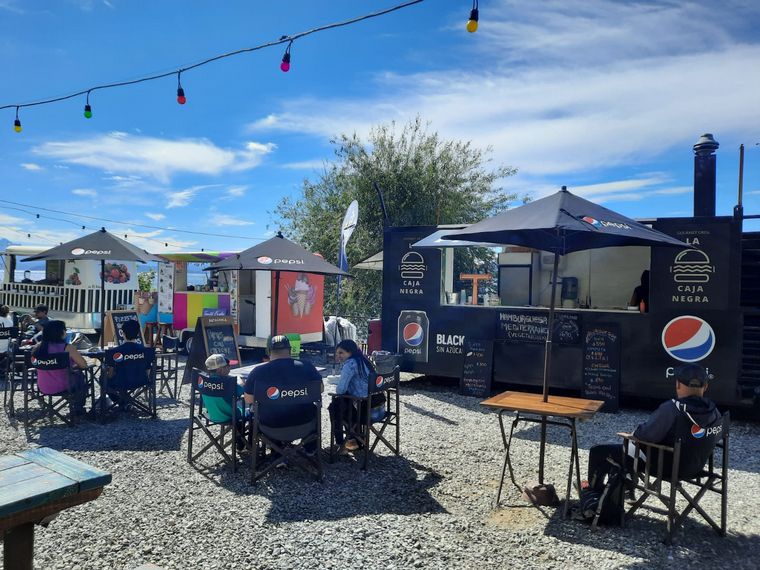 Food trucks en la costanera de Bariloche.