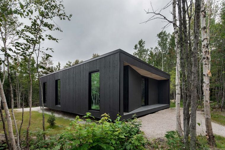 La casa que desaparece en el bosque canadiense.