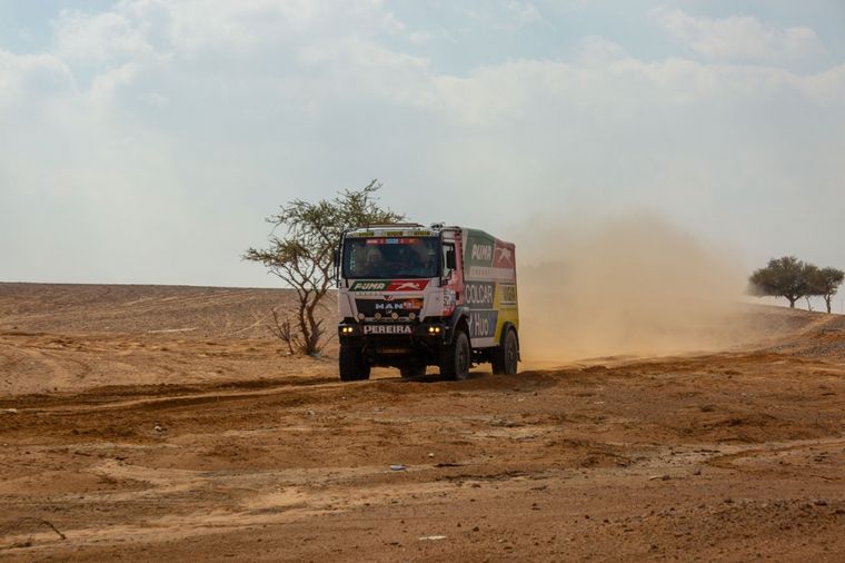 Silva se hace fuerte en la adversidad y mantiene su posición dentro de los 30 mejores