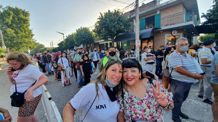 Una multitud en el ingreso al Festival de Jesús María.
