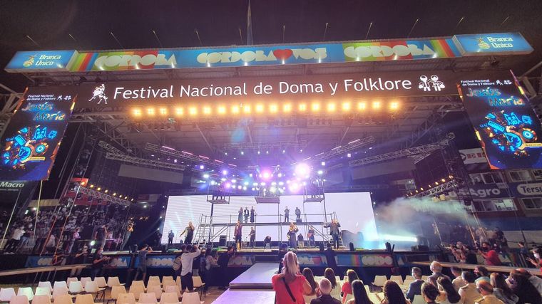 FOTO: La primera noche del Festival Nacional de Doma y Folclore de Jesús María. 