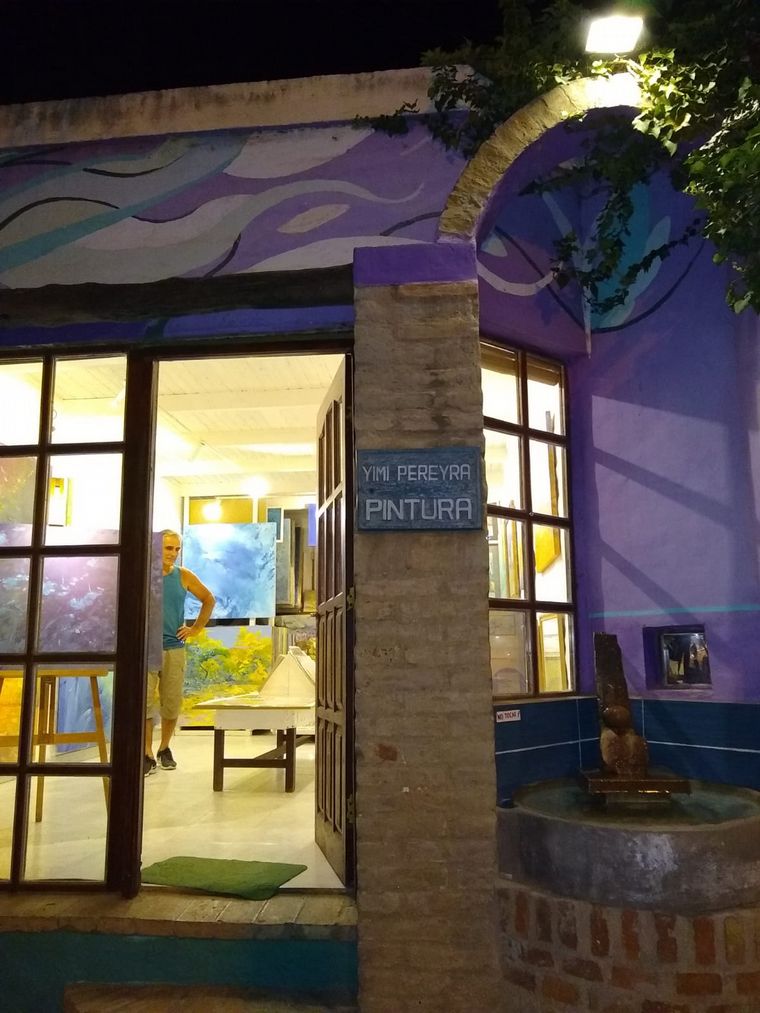 Yimi Pereyra tiene una galería de arte en San Marcos Sierras.
