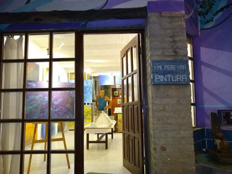 Yimi Pereyra tiene una galería de arte en San Marcos Sierras.