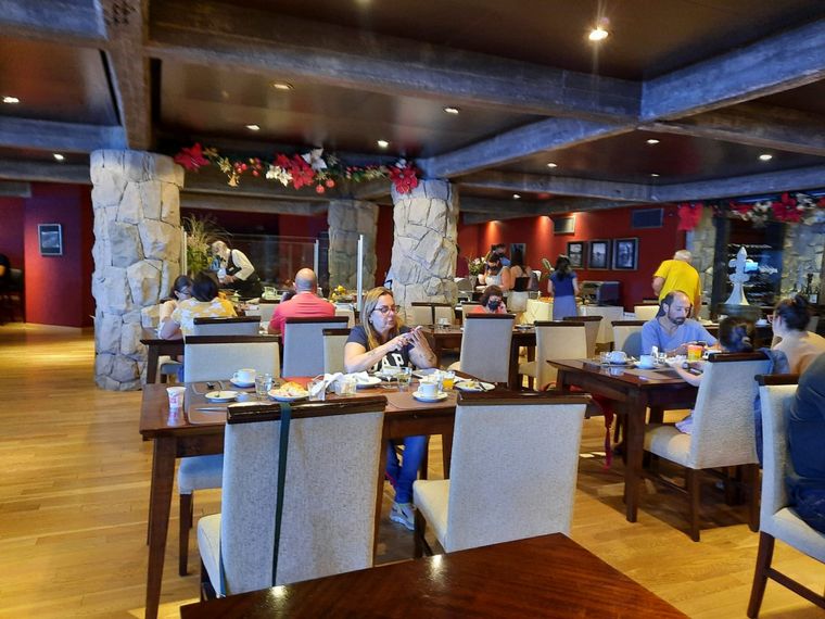 Desayuno en Cacique Inacayal- Lake & Spa Hotel