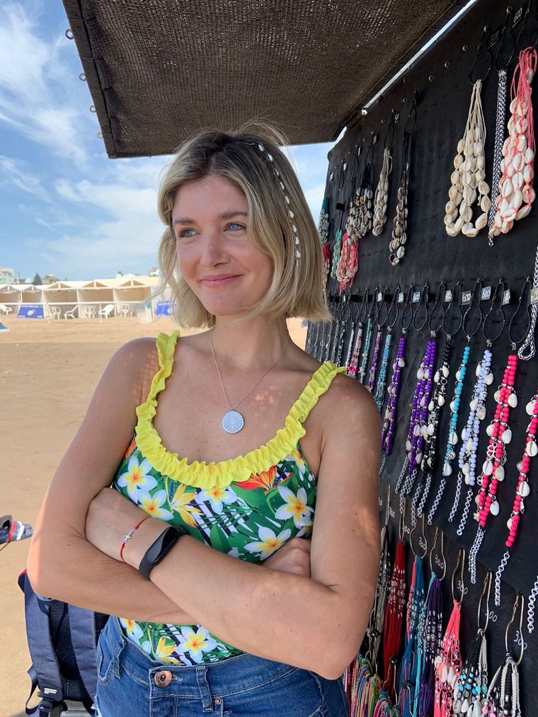 Vinchas, pulseras y pañuelos en la playa