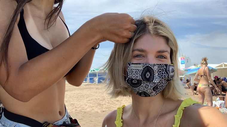 Vinchas, pulseras y pañuelos en la playa