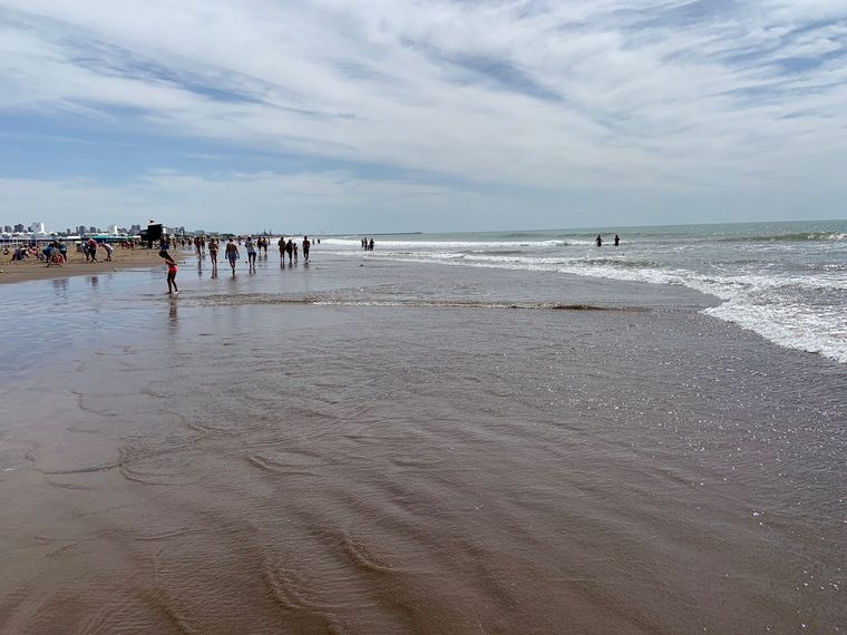 Vinchas, pulseras y pañuelos en la playa