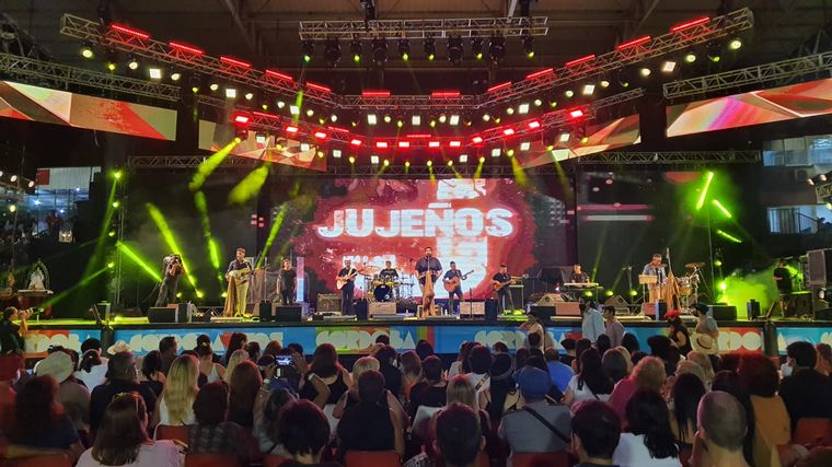 Jesús María vivió su tercera noche de color y coraje.