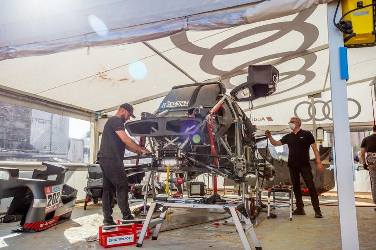 El Audi Sport le hace un exhaustivo servicio a sus coches el día de descanso