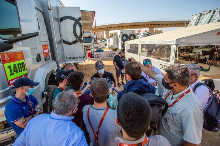 La magia de Sainz sigue intacta, ganó con un auto eléctrico por primera vez en Dakar