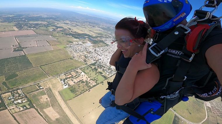 Euge Iérmoli se arrojó en paracaídas desde 3 mil metros de altura.