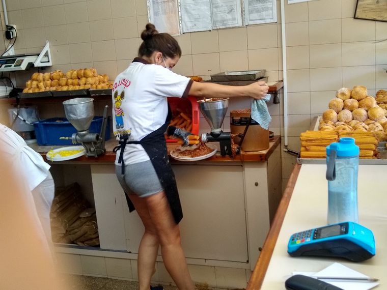 Orlando probó los tradicionales churros de Villa Gesell