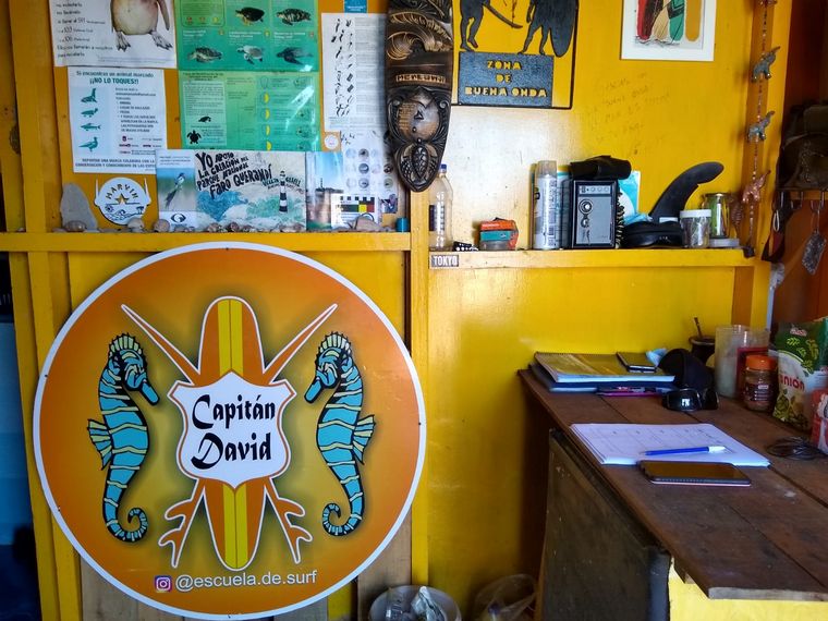 Orlando Morales incursionó en el mundo del surf en Villa Gesell.