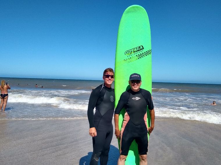 Orlando Morales incursionó en el mundo del surf en Villa Gesell.
