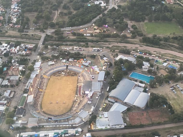 La transmisión de Cadena 3 con una vista imponente de Jesús María desde el aire.